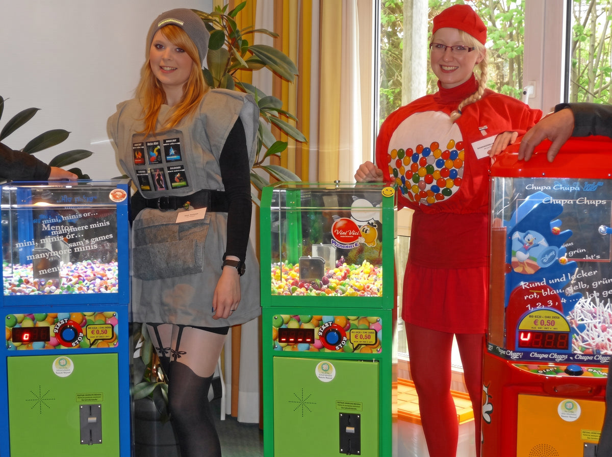 Verschiedene Verkaufsautomaten in einem Bowlingcenter
